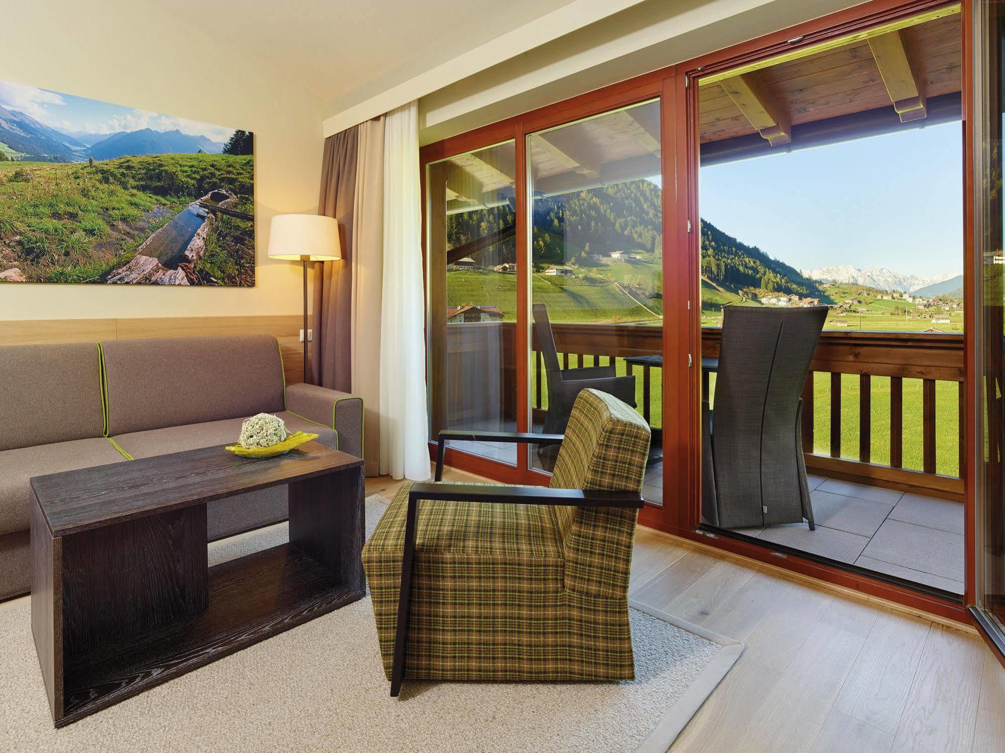Alpeiner - Nature Resort Tirol Нойщифт им Щубайтал Екстериор снимка