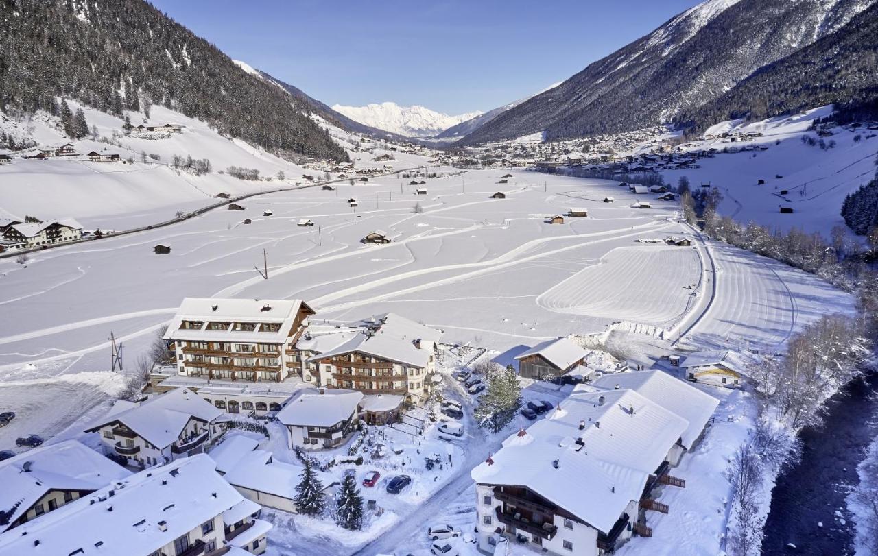 Alpeiner - Nature Resort Tirol Нойщифт им Щубайтал Екстериор снимка